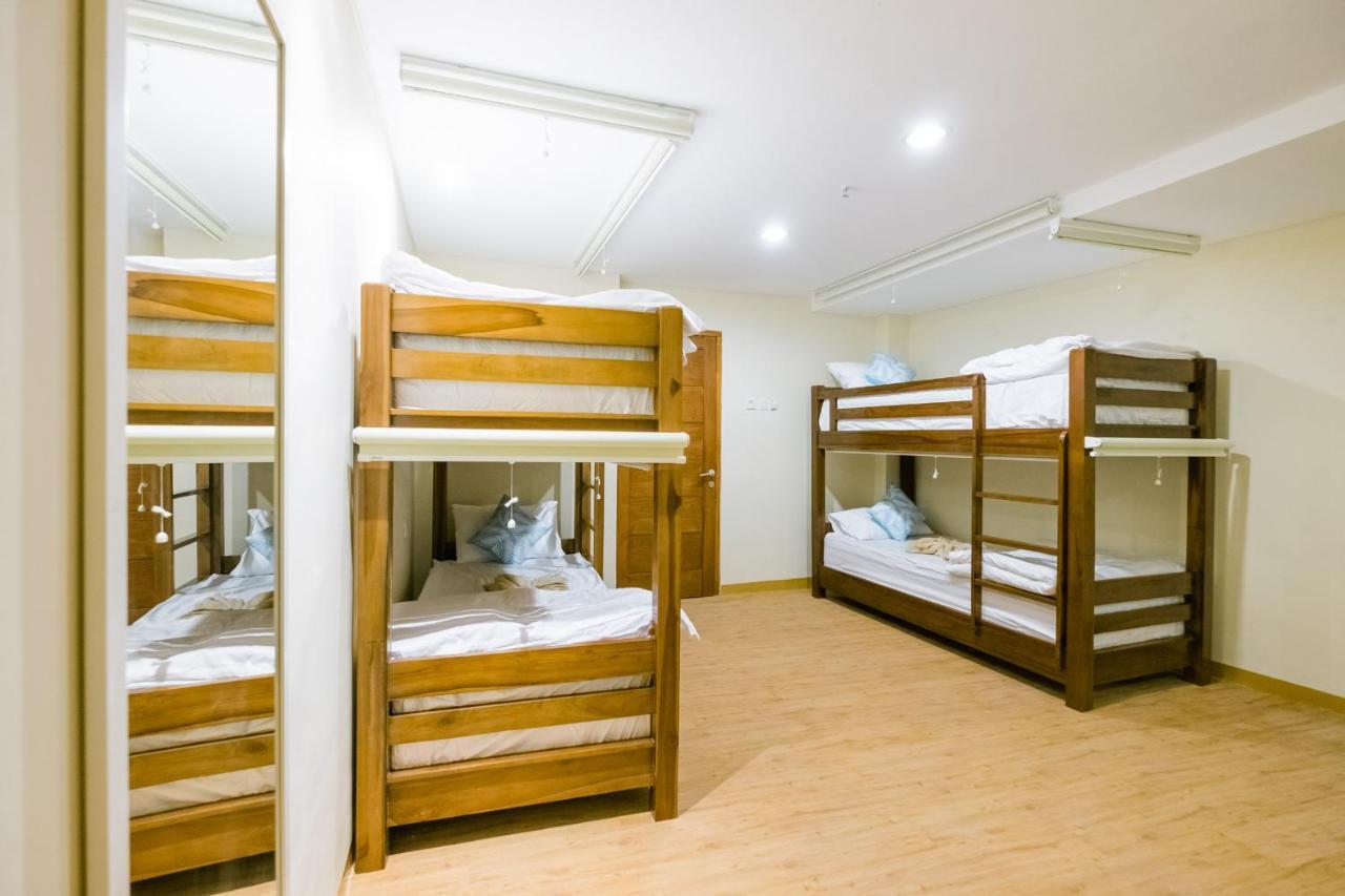 Caroline Hostel Canggu Екстериор снимка
