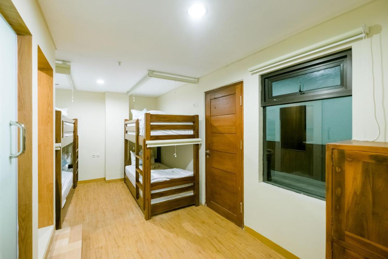 Caroline Hostel Canggu Екстериор снимка