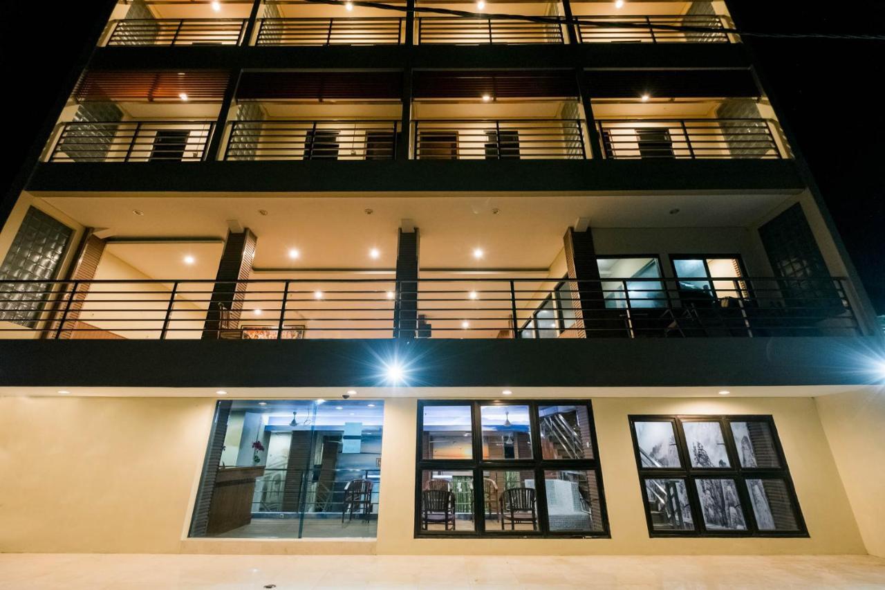 Caroline Hostel Canggu Екстериор снимка