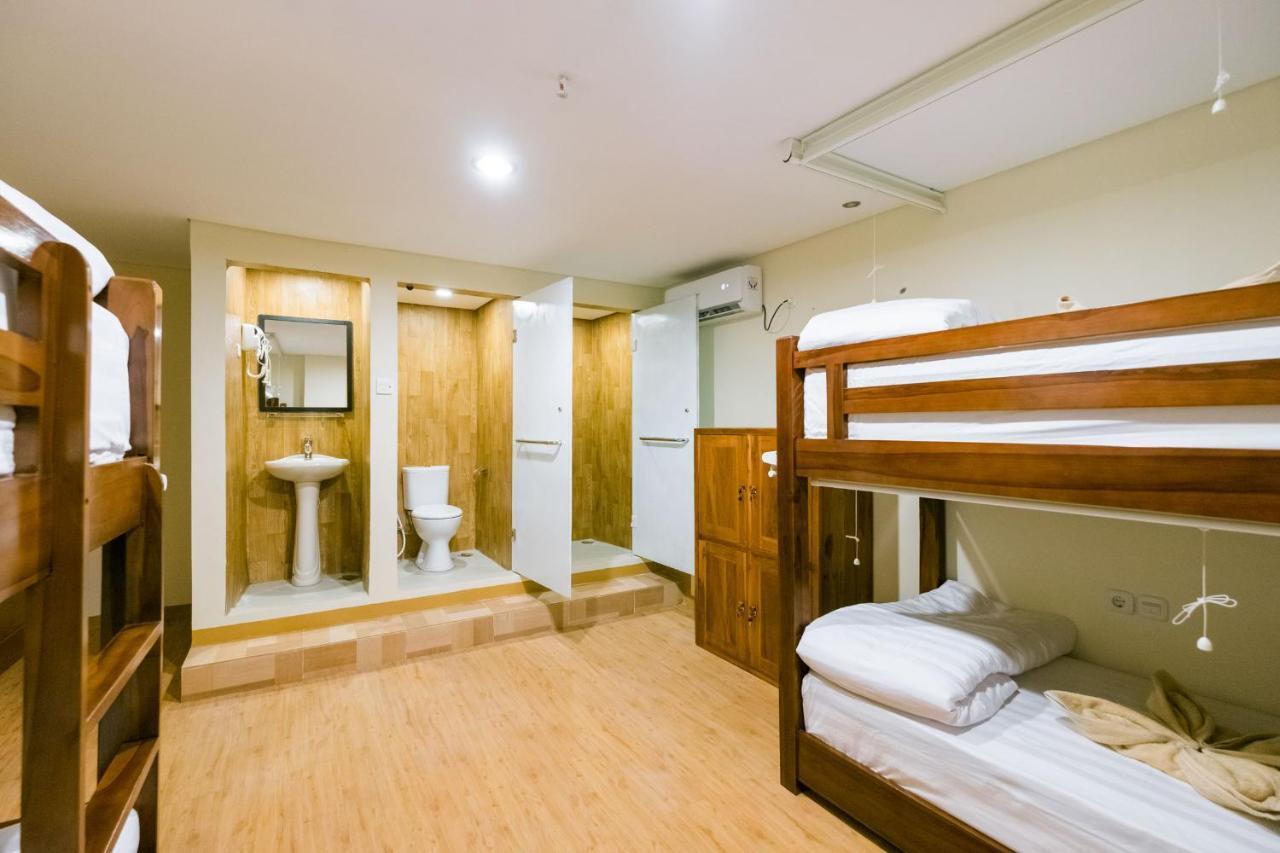 Caroline Hostel Canggu Екстериор снимка