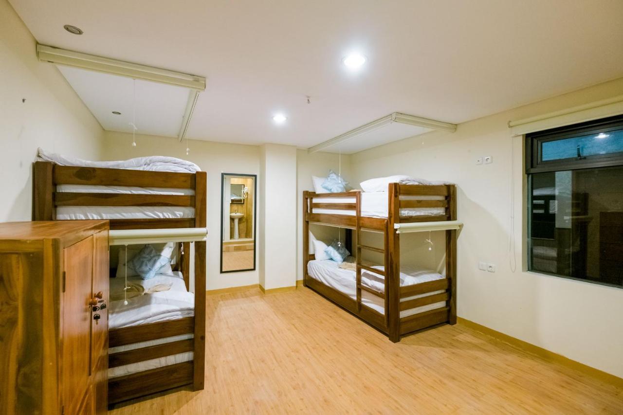 Caroline Hostel Canggu Екстериор снимка